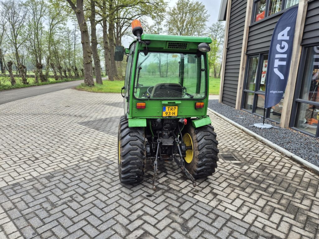 JOHN DEERE 2520 - جرار صغير: صورة 4 JOHN DEERE 2520 - جرار صغير: صورة 4