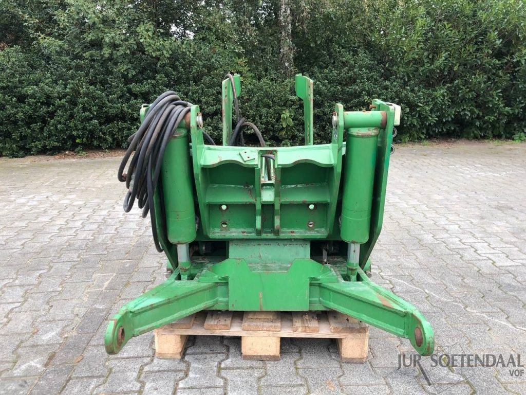 JOHN DEERE frontlinkage - جرار: صورة 1 JOHN DEERE frontlinkage - جرار: صورة 1