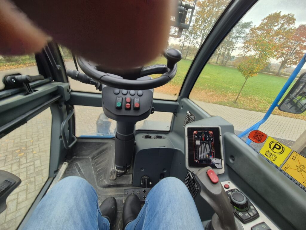 آلة رفع ونقل تلسكوبية MAGNI RTH 5.21: صورة 15 آلة رفع ونقل تلسكوبية MAGNI RTH 5.21: صورة 15