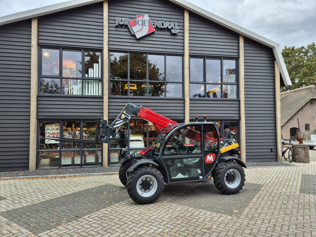 MAGNI TH 3.6 - آلة رفع ونقل تلسكوبية: صورة 1 MAGNI TH 3.6 - آلة رفع ونقل تلسكوبية: صورة 1