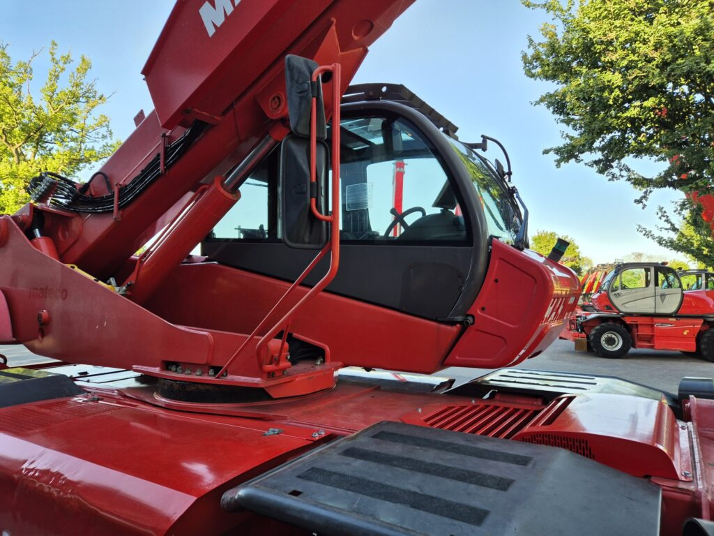 آلة رفع ونقل تلسكوبية MANITOU MRT 1850+ privilege: صورة 14