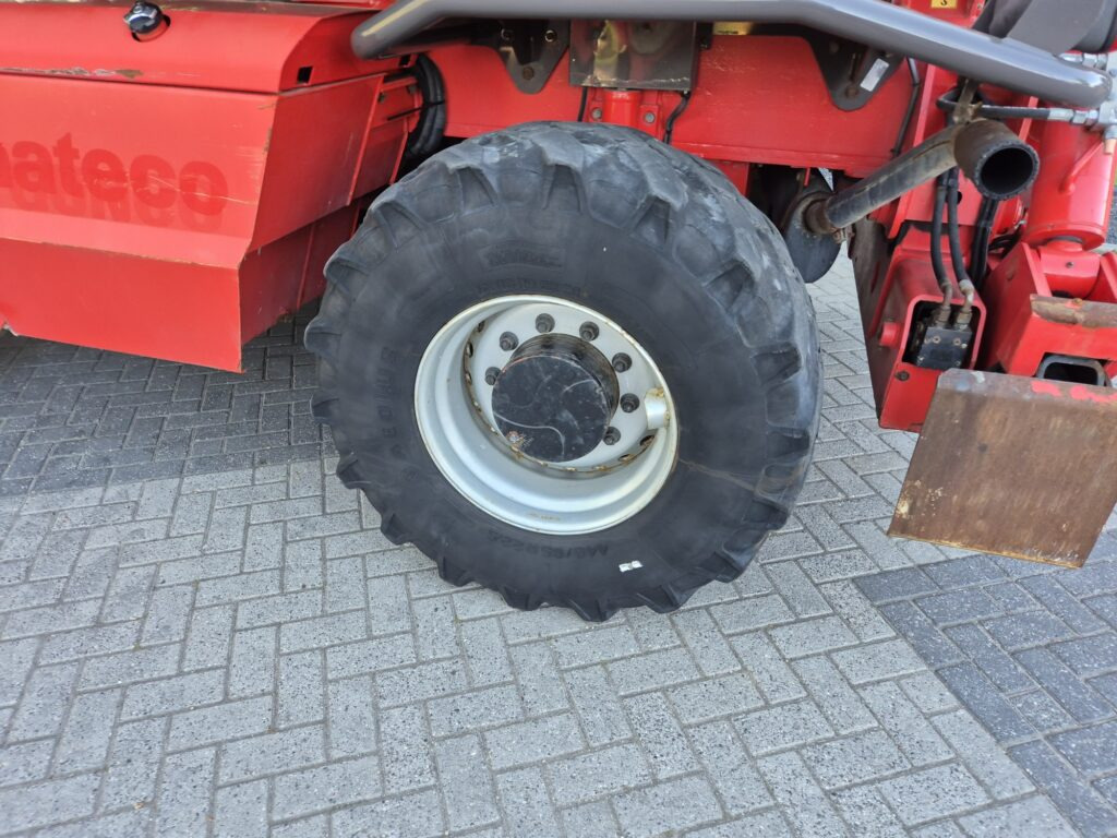آلة رفع ونقل تلسكوبية MANITOU MRT 1850+ privilege: صورة 16