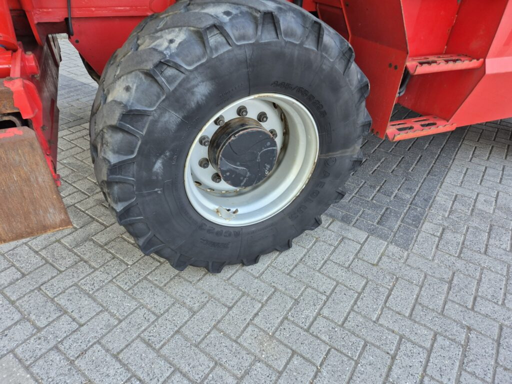 آلة رفع ونقل تلسكوبية MANITOU MRT 1850+ privilege: صورة 15