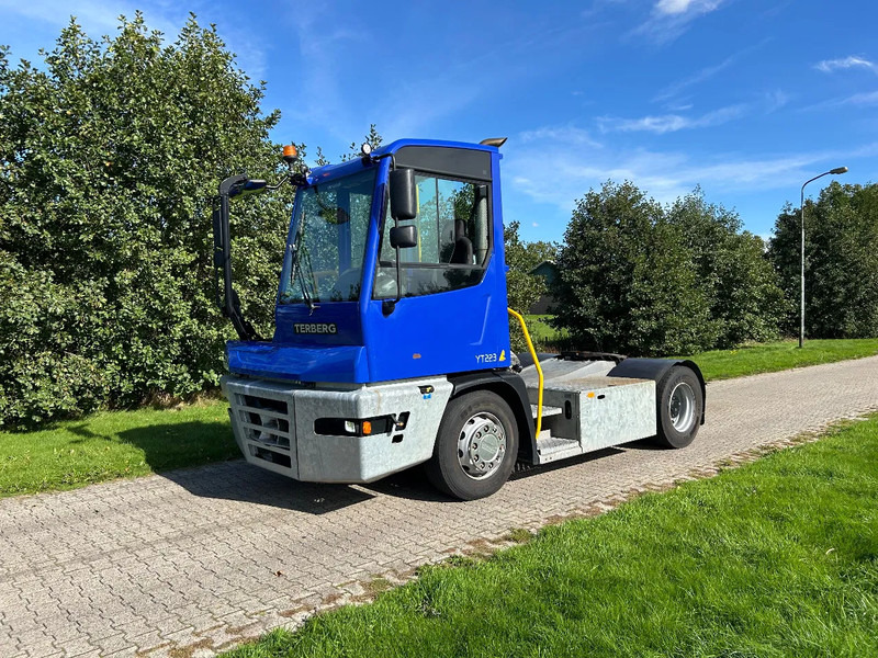 Terberg YT 223 | LOW HOURS - * 9211 *| GALVANISH CHASSIS | NEW MODEL - شاحنة نقل نصف مقطورة بالميناء: صورة 1 Terberg YT 223 | LOW HOURS - * 9211 *| GALVANISH CHASSIS | NEW MODEL - شاحنة نقل نصف مقطورة بالميناء: صورة 1