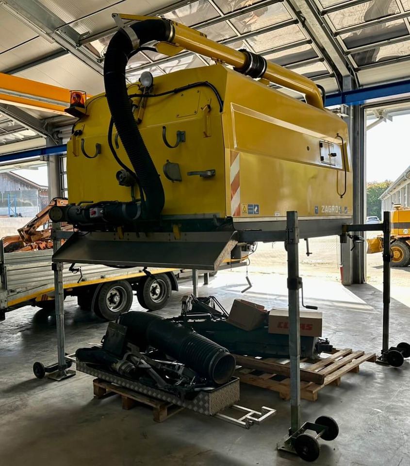 Unimog Aufbaukehrmaschine Trilety SK-370 - سياره كنس شوارع: صورة 4 Unimog Aufbaukehrmaschine Trilety SK-370 - سياره كنس شوارع: صورة 4