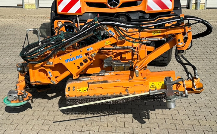Unimog Leitpfostenausmähgerät / Randstreifenmähger - جزازة رافعة: صورة 1 Unimog Leitpfostenausmähgerät / Randstreifenmähger - جزازة رافعة: صورة 1
