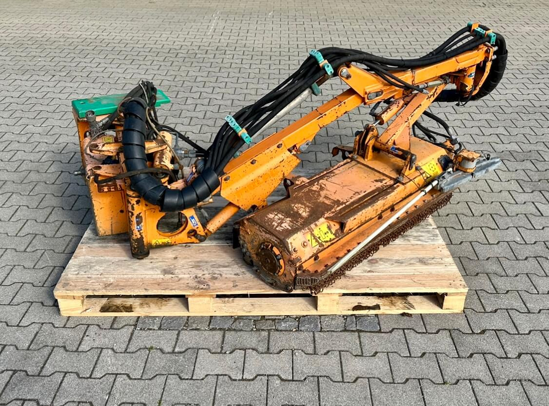 Unimog Randstreifenmulcher Mulag MRK 300 - جزازة رافعة: صورة 1 Unimog Randstreifenmulcher Mulag MRK 300 - جزازة رافعة: صورة 1