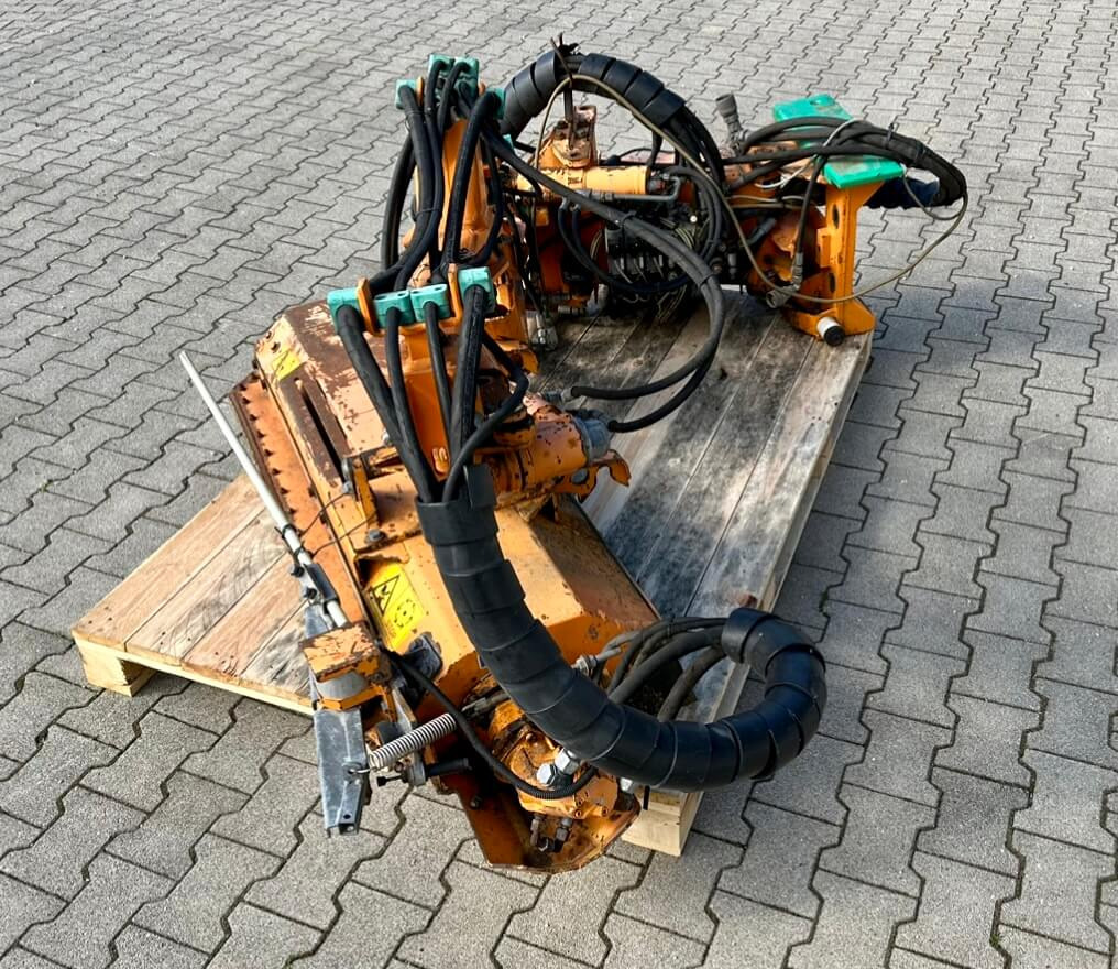 Unimog Randstreifenmulcher Mulag MRK 300 - جزازة حافة: صورة 3 Unimog Randstreifenmulcher Mulag MRK 300 - جزازة حافة: صورة 3