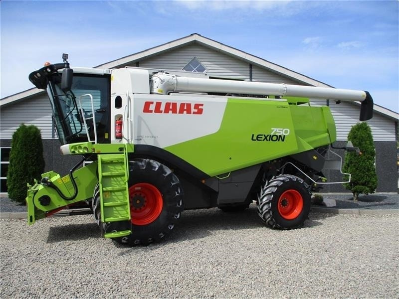 Claas LEXION 750 Gårdmaskine med kun 1480timer og V900 s - حصادة: صورة 1 Claas LEXION 750 Gårdmaskine med kun 1480timer og V900 s - حصادة: صورة 1