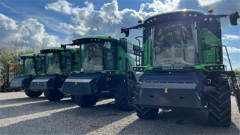 Deutz-fahr C7206 With 24feed - 7.2m header. New and unused Co - حصادة: صورة 1 Deutz-fahr C7206 With 24feed - 7.2m header. New and unused Co - حصادة: صورة 1
