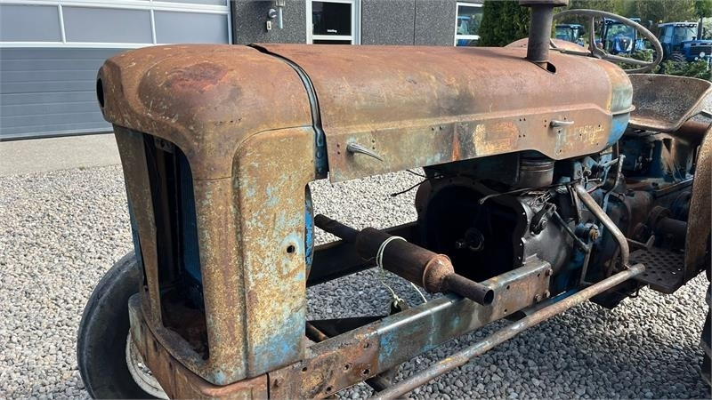 Fordson Major Motoren mangler, men mange god dele. - جرار: صورة 4 Fordson Major Motoren mangler, men mange god dele. - جرار: صورة 4