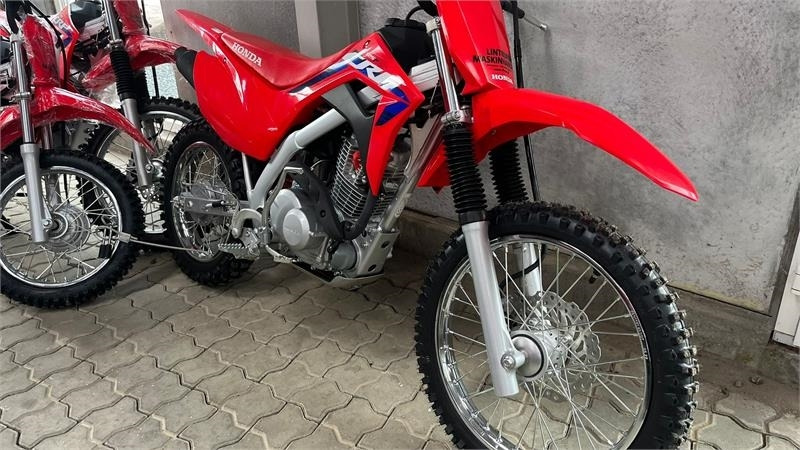 Honda CRF 125 F DEMO. Rigtig crosser med gear og kobling - عربة جميع التضاريس/ رباعية العجلات: صورة 3 Honda CRF 125 F DEMO. Rigtig crosser med gear og kobling - عربة جميع التضاريس/ رباعية العجلات: صورة 3