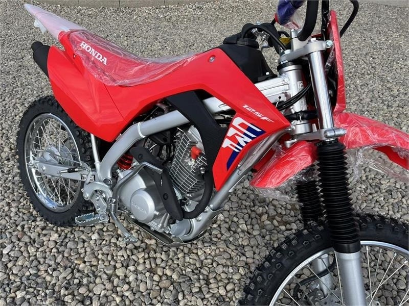 Honda CRF 125 FB Den helt nye model - عربة جميع التضاريس/ رباعية العجلات: صورة 2 Honda CRF 125 FB Den helt nye model - عربة جميع التضاريس/ رباعية العجلات: صورة 2