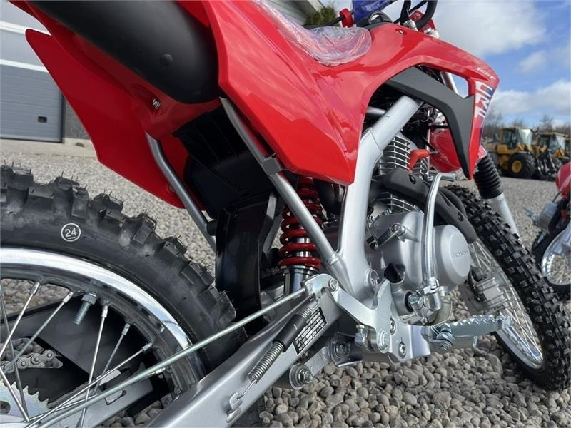 Honda CRF 125 FB Den helt nye model - عربة جميع التضاريس/ رباعية العجلات: صورة 4 Honda CRF 125 FB Den helt nye model - عربة جميع التضاريس/ رباعية العجلات: صورة 4