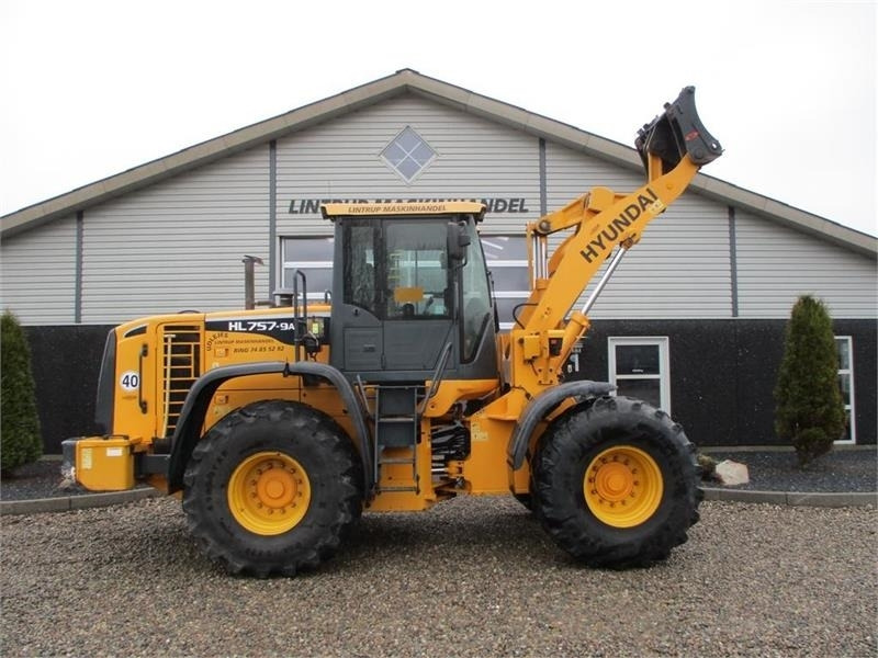 Hyundai 757-9A med 620/75R26 traktor hjul montering på - اللودر بعجل: صورة 2 Hyundai 757-9A med 620/75R26 traktor hjul montering på - اللودر بعجل: صورة 2