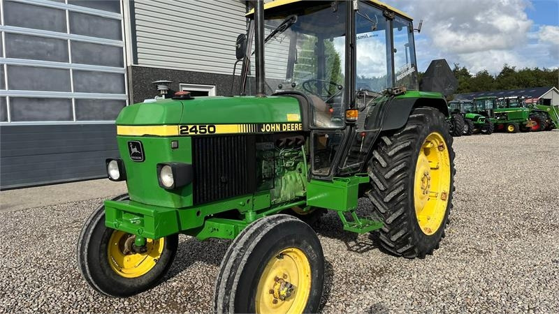 John Deere 2450 Med servostyring - جرار: صورة 3 John Deere 2450 Med servostyring - جرار: صورة 3