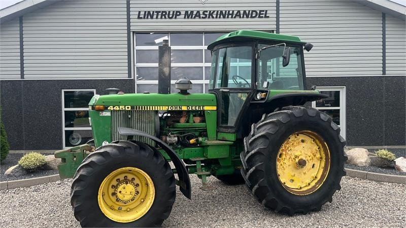John Deere 4450 med 7,6L motor - جرار: صورة 1 John Deere 4450 med 7,6L motor - جرار: صورة 1