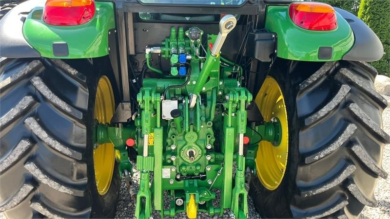 John Deere 5115M Med frontlæsser, som ny - جرار: صورة 4 John Deere 5115M Med frontlæsser, som ny - جرار: صورة 4