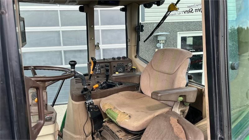 John Deere 6910 Auto Quad II-TLS Med frontlæsser - جرار: صورة 5 John Deere 6910 Auto Quad II-TLS Med frontlæsser - جرار: صورة 5