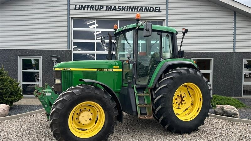 John Deere 6910 TLS, AutoQurd, Hjørnestops computer og frontl - جرار: صورة 1 John Deere 6910 TLS, AutoQurd, Hjørnestops computer og frontl - جرار: صورة 1