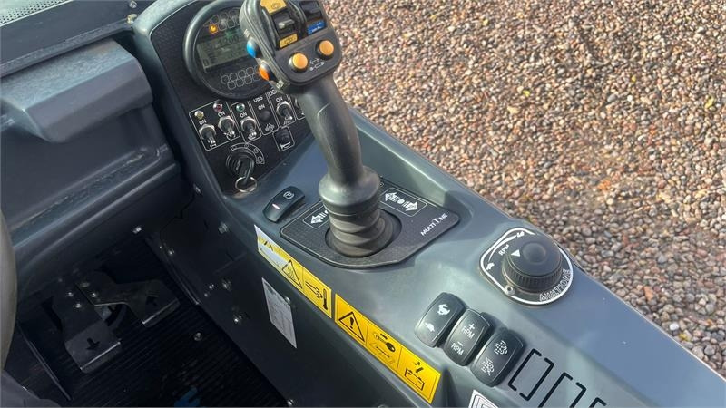 Multione 11.6 k Med pallegafler og multiskovl - لودر مفصلي صغير: صورة 5 Multione 11.6 k Med pallegafler og multiskovl - لودر مفصلي صغير: صورة 5