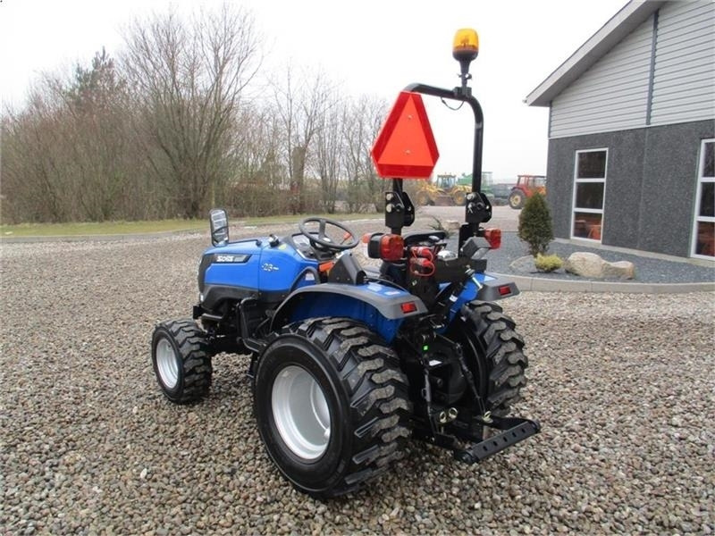 Solis 26 6+2 Gearmaskine med servostyring og industrihju - جرار خدمات بلدية: صورة 3 Solis 26 6+2 Gearmaskine med servostyring og industrihju - جرار خدمات بلدية: صورة 3