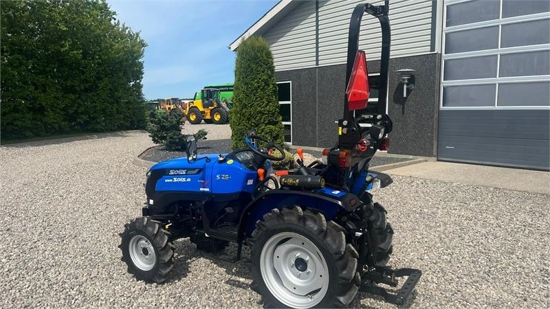 Solis S26 6+2 gearmaskine med servostyring - جرار خدمات بلدية: صورة 3 Solis S26 6+2 gearmaskine med servostyring - جرار خدمات بلدية: صورة 3