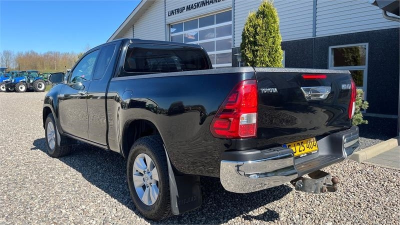 Toyota Hilux 4WD Pick-up med træk til 3200 kg. Meget velh - ملحقات حصادات: صورة 2 Toyota Hilux 4WD Pick-up med træk til 3200 kg. Meget velh - ملحقات حصادات: صورة 2