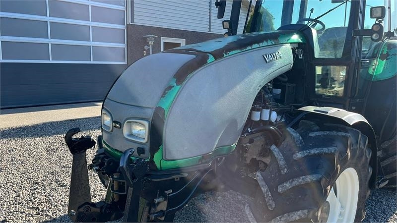Valtra T130 med 3.5ton frontlift  - جرار: صورة 4 Valtra T130 med 3.5ton frontlift  - جرار: صورة 4