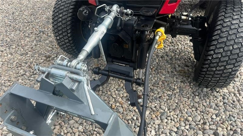 Yanmar YT 235H 4WD Snow Edition med sneplov og spreder - جرار: صورة 4 Yanmar YT 235H 4WD Snow Edition med sneplov og spreder - جرار: صورة 4