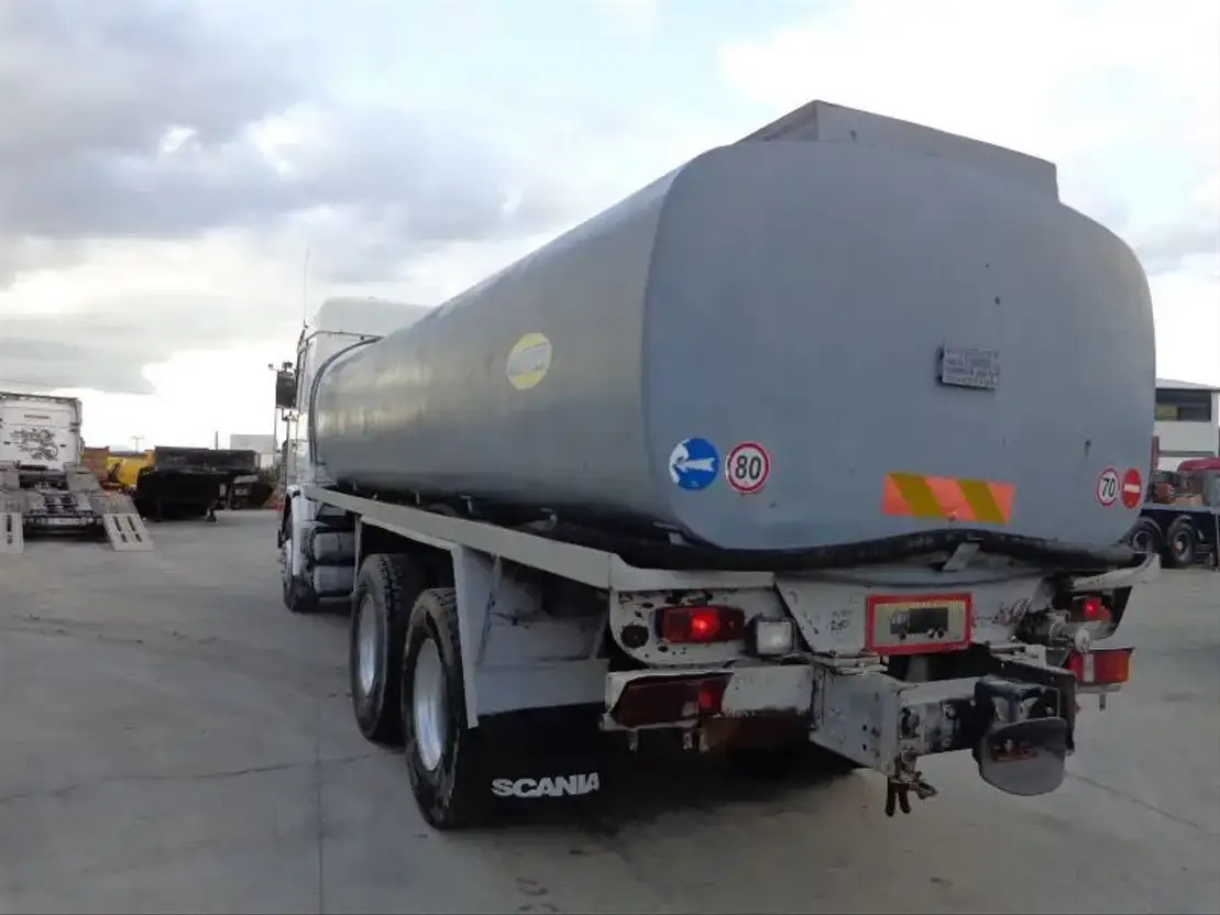 Scania R143-470 V8 Scania R143HL .470 6X2 Diesel/OIL Tank - شاحنة صهريج: صورة 4 Scania R143-470 V8 Scania R143HL .470 6X2 Diesel/OIL Tank - شاحنة صهريج: صورة 4
