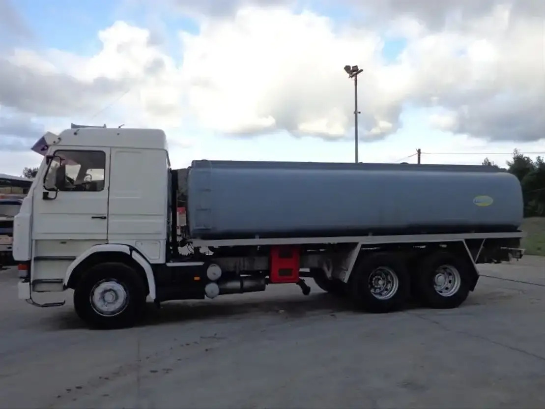 Scania R143-470 V8 Scania R143HL .470 6X2 Diesel/OIL Tank - شاحنة صهريج: صورة 3 Scania R143-470 V8 Scania R143HL .470 6X2 Diesel/OIL Tank - شاحنة صهريج: صورة 3