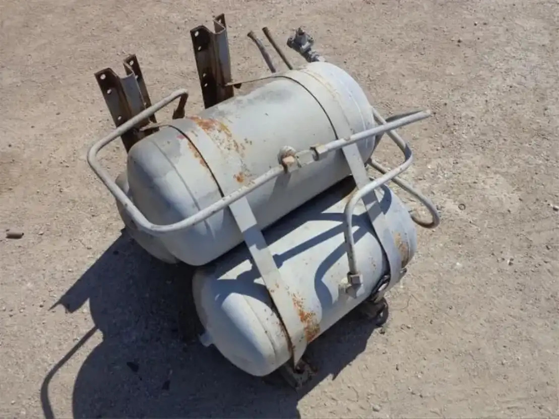 Volvo Airtanks From Volvo F88-F89 - أجزاء الفرامل - شاحنة: صورة 1 Volvo Airtanks From Volvo F88-F89 - أجزاء الفرامل - شاحنة: صورة 1