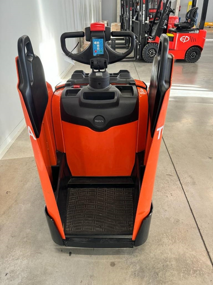 Toyota 10545 LPE200 - شاحنة نقل الطبالي: صورة 3 Toyota 10545 LPE200 - شاحنة نقل الطبالي: صورة 3