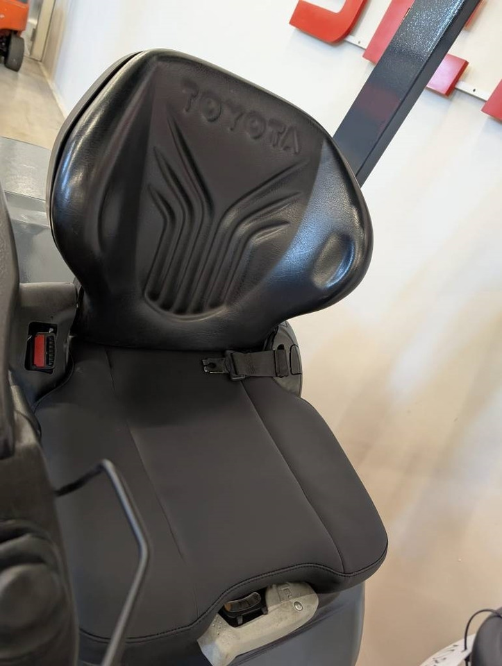 Toyota 10811 06-8FD25F - رافعة شوكية ديزل: صورة 5 Toyota 10811 06-8FD25F - رافعة شوكية ديزل: صورة 5