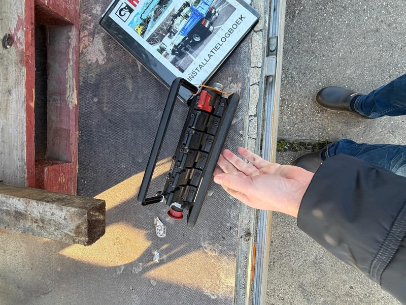 Hiab 112 RADIO REMOTE - ونش كرين - شاحنة: صورة 3 Hiab 112 RADIO REMOTE - ونش كرين - شاحنة: صورة 3