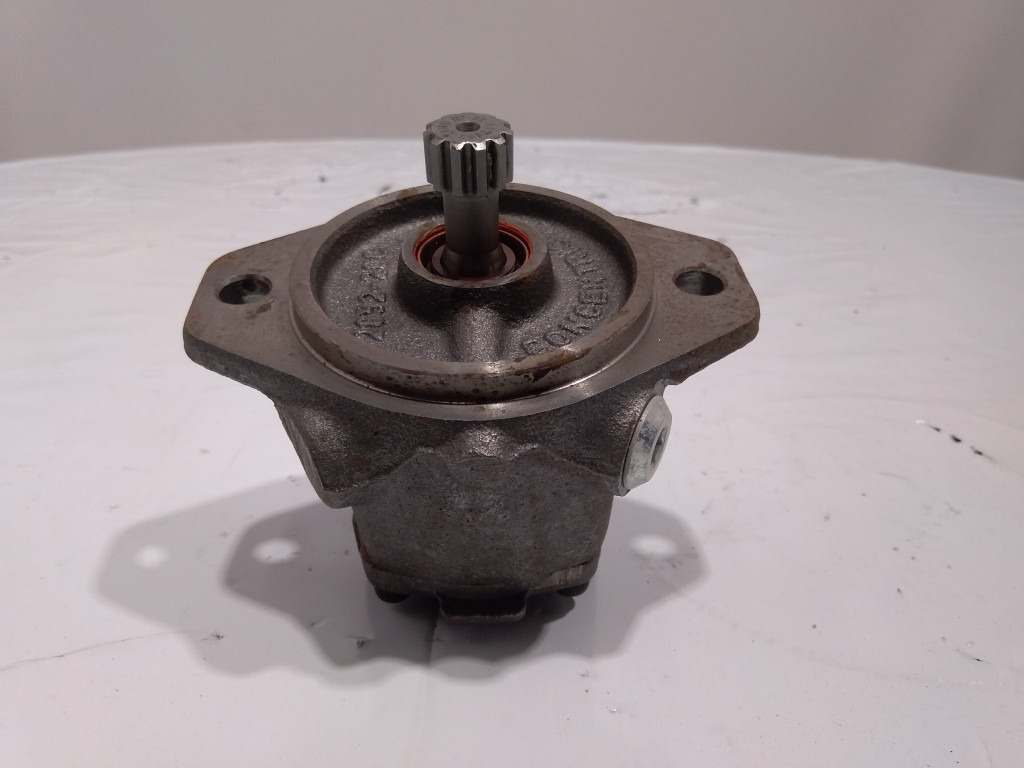 Caterpillar 3166864 - 20R1525 - مضخة الوقود - آلات الإنشاء: صورة 1 Caterpillar 3166864 - 20R1525 - مضخة الوقود - آلات الإنشاء: صورة 1