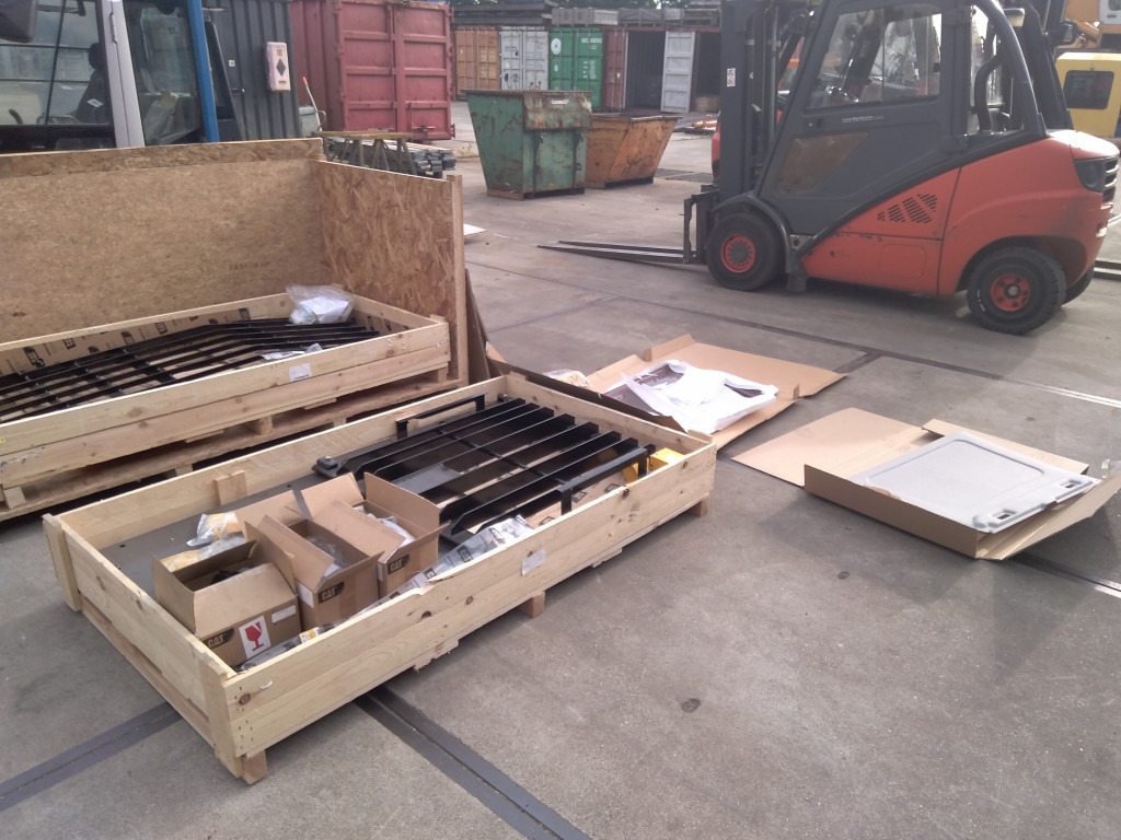 Caterpillar 4847816 - هيكل السيارة الخارجية - آلات الإنشاء: صورة 1 Caterpillar 4847816 - هيكل السيارة الخارجية - آلات الإنشاء: صورة 1