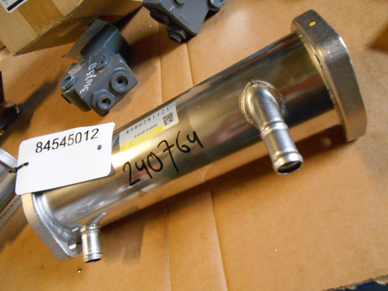 Hitachi 8980281121 - 8982127150 - مبرد EGR - آلات زراعية: صورة 2 Hitachi 8980281121 - 8982127150 - مبرد EGR - آلات زراعية: صورة 2