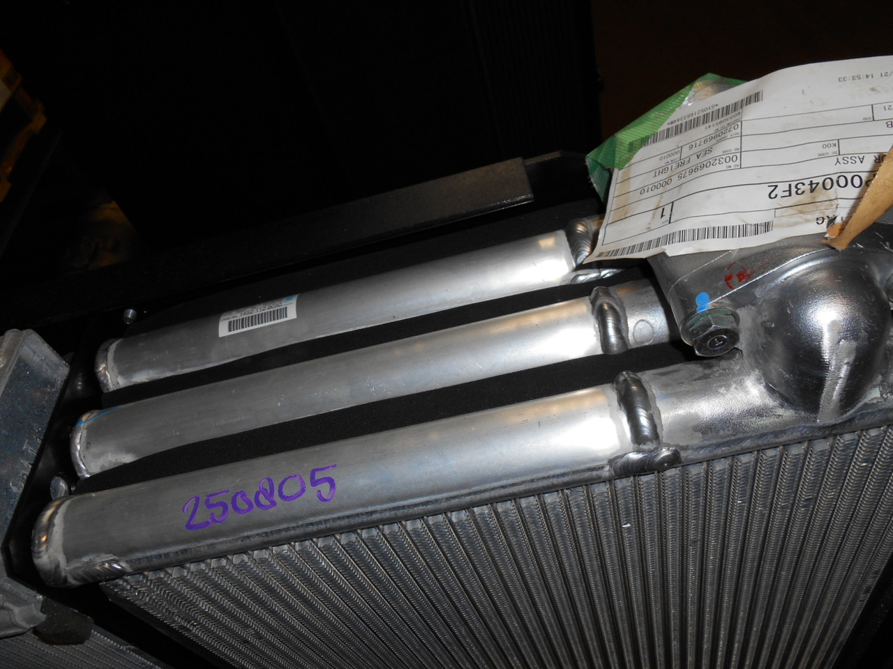 Kobelco LC05P00043F2 - LC05P00043S002 - مبرد الزيت - آلات الإنشاء: صورة 2 Kobelco LC05P00043F2 - LC05P00043S002 - مبرد الزيت - آلات الإنشاء: صورة 2