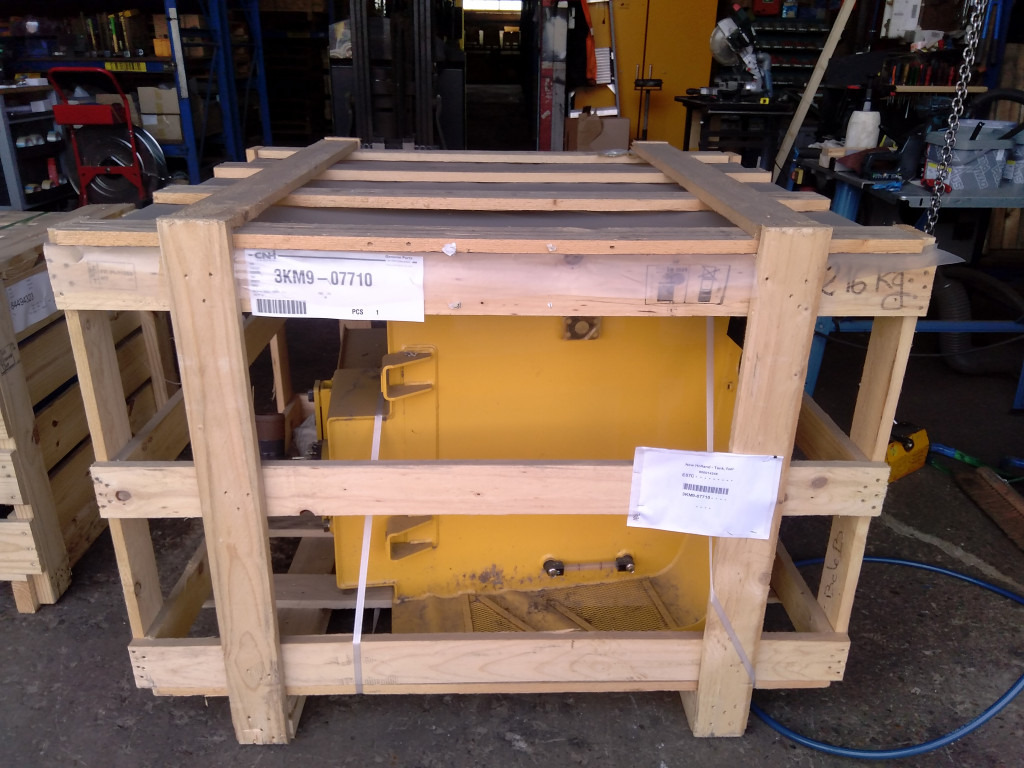 New Holland 3KM9-07710 - خزان الوقود - آلات الإنشاء: صورة 2 New Holland 3KM9-07710 - خزان الوقود - آلات الإنشاء: صورة 2