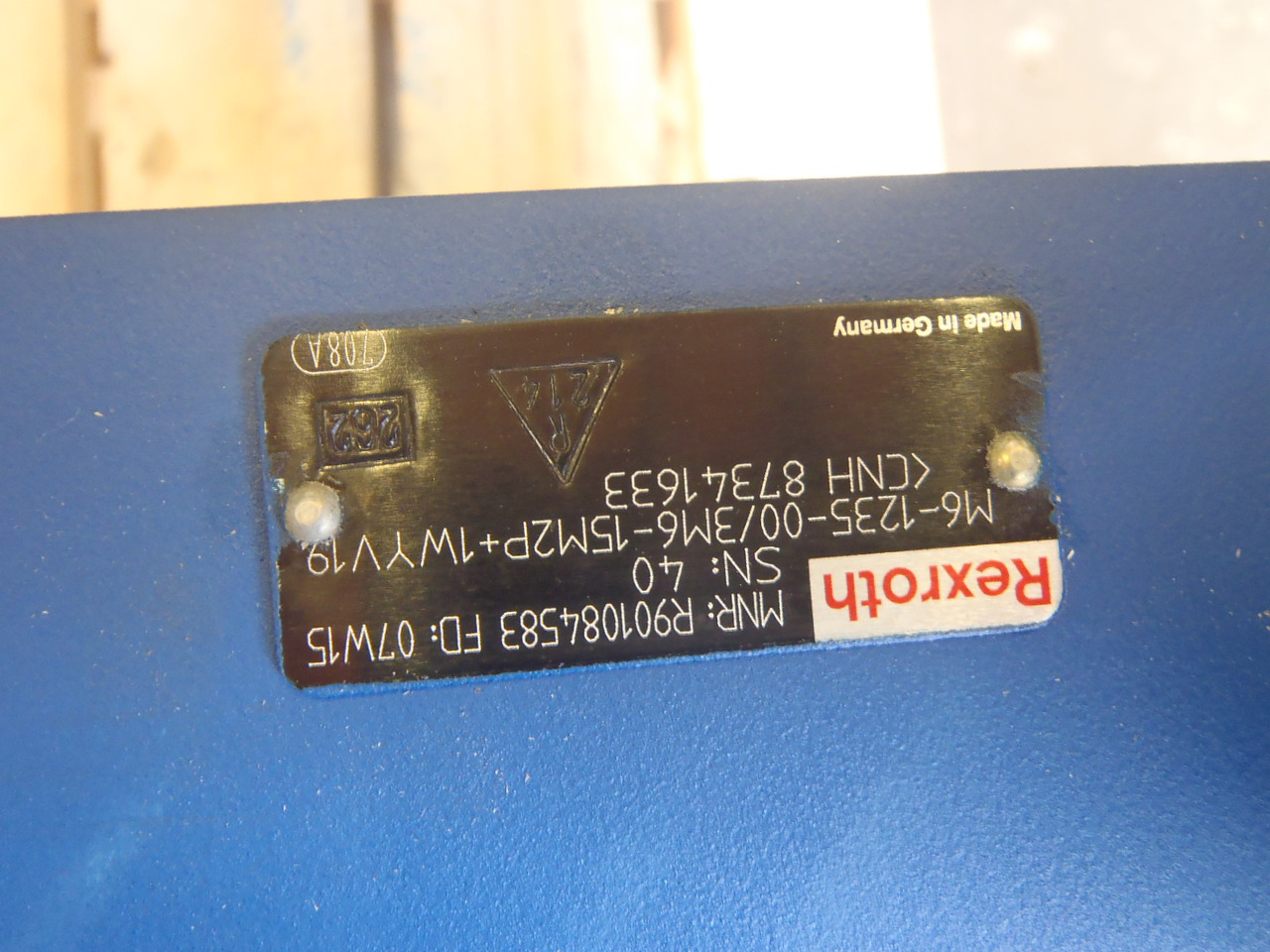 New Holland 87341633 - M6-1235-00/3M6-15M2P-1WYV19 - صمام هيدروليكي - آلات الإنشاء: صورة 1 New Holland 87341633 - M6-1235-00/3M6-15M2P-1WYV19 - صمام هيدروليكي - آلات الإنشاء: صورة 1