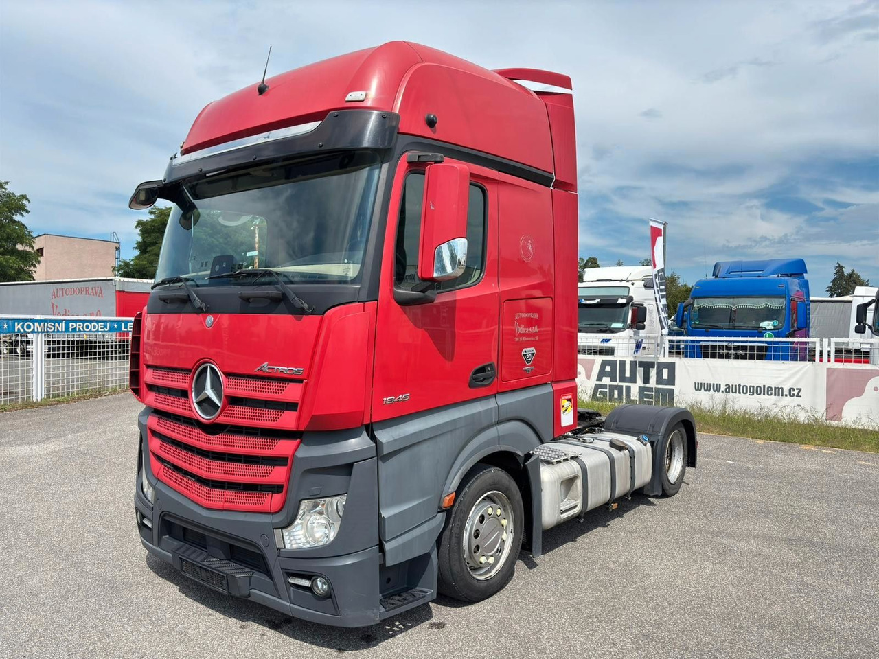 Mercedes-Benz Actros 1845 - رأس تريلا: صورة 1 Mercedes-Benz Actros 1845 - رأس تريلا: صورة 1