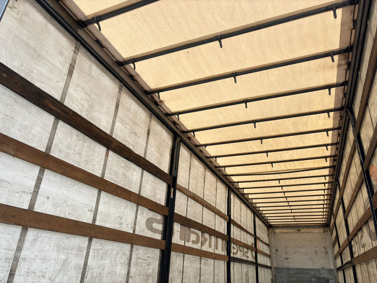 نصف مقطورة بستائر جانبية SCHMITZ SCS 24/L: صورة 10 نصف مقطورة بستائر جانبية SCHMITZ SCS 24/L: صورة 10