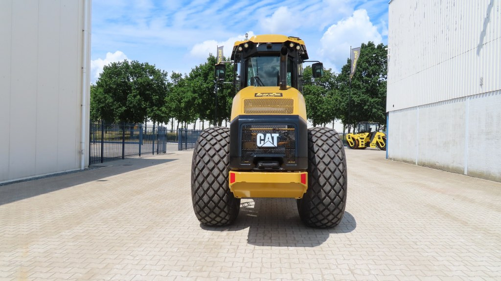 Caterpillar CS10GC - ضاغطة التربة: صورة 3 Caterpillar CS10GC - ضاغطة التربة: صورة 3