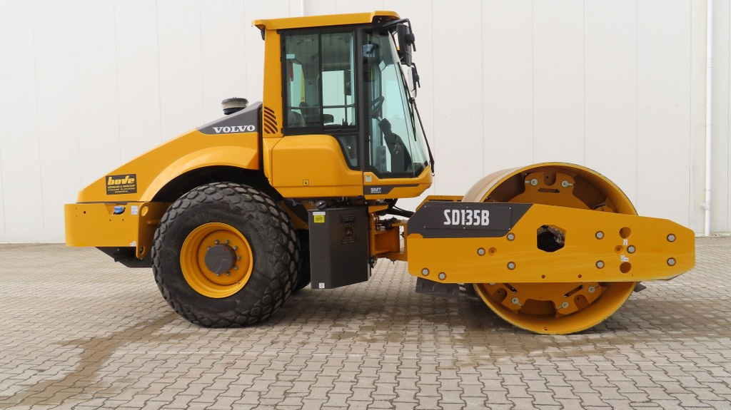 Volvo SD 135 B - ضاغطة التربة: صورة 1 Volvo SD 135 B - ضاغطة التربة: صورة 1