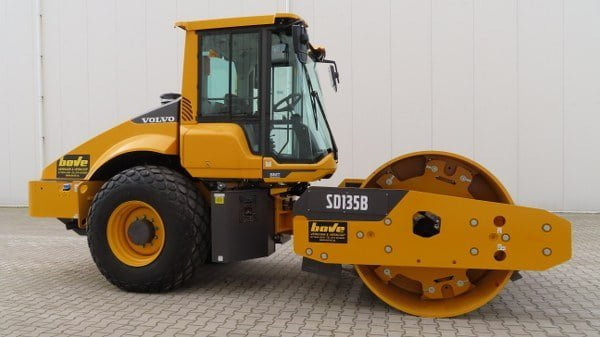 Volvo SD 135 B - ضاغطة التربة: صورة 1 Volvo SD 135 B - ضاغطة التربة: صورة 1