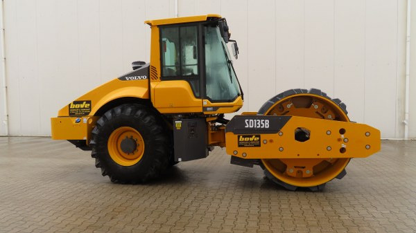 Volvo SD 135 B - ضاغطة التربة: صورة 1 Volvo SD 135 B - ضاغطة التربة: صورة 1