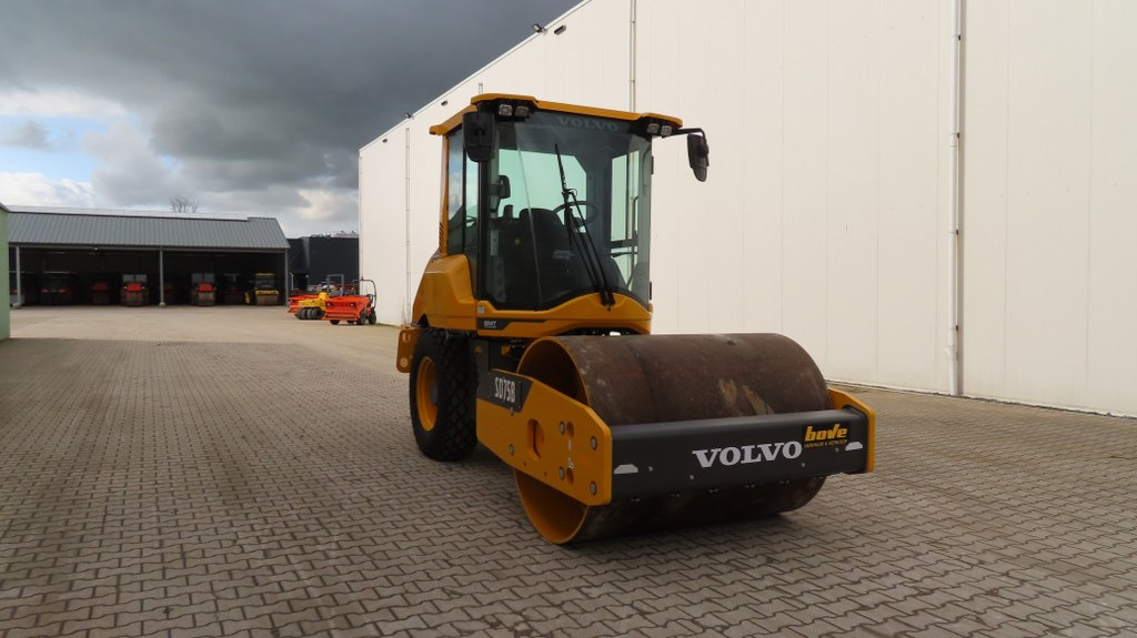 ضاغطة التربة Volvo SD 75 B: صورة 8