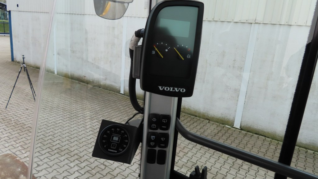 ضاغطة التربة Volvo SD 75 B: صورة 12